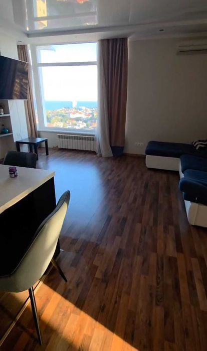 Велика стильна квартира в Аркадії. 4 спальні. Вид моря. Автономна.