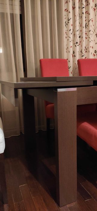Mesa de jantar em ótimo estado (praticamente nova)