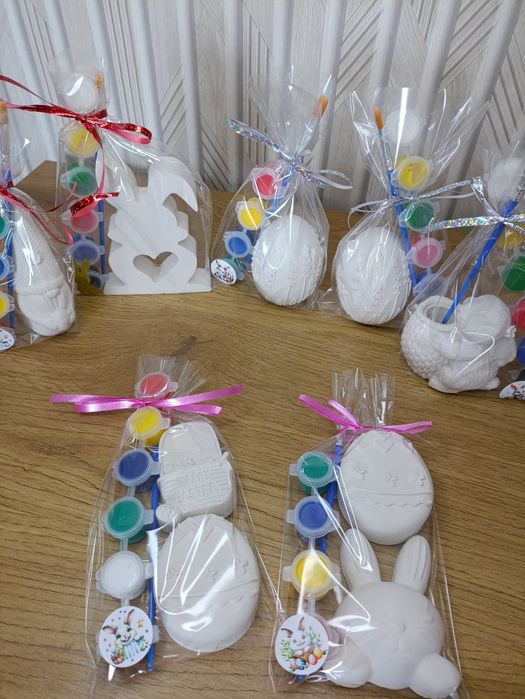 Подарунки діткам в школу фігурки розмальовки подарунки у садок