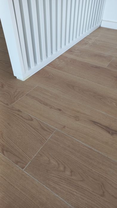 Aplicação de flutuante e soalhos montagem de carpintaria