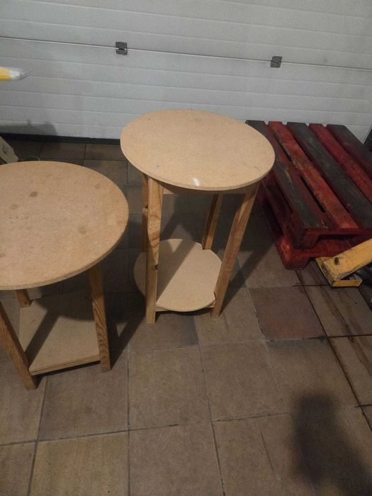 Duas Mesas Altas Redondas