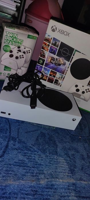 Xbox Series S + Pudełko,Stacja ładowania,Kabel HDMI