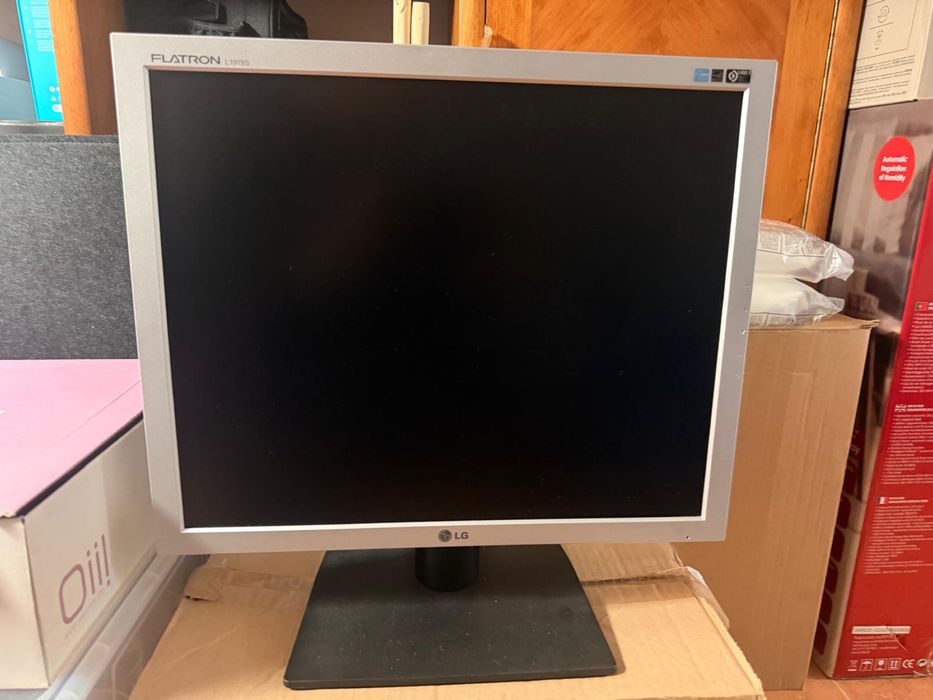 monitor LG - sem riscos ou manchas no ecrã