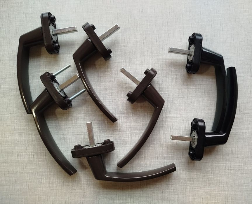 Ручки коричневые, черные. Новые.