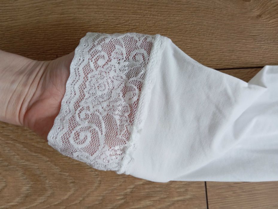 Białe legginsy z koronką