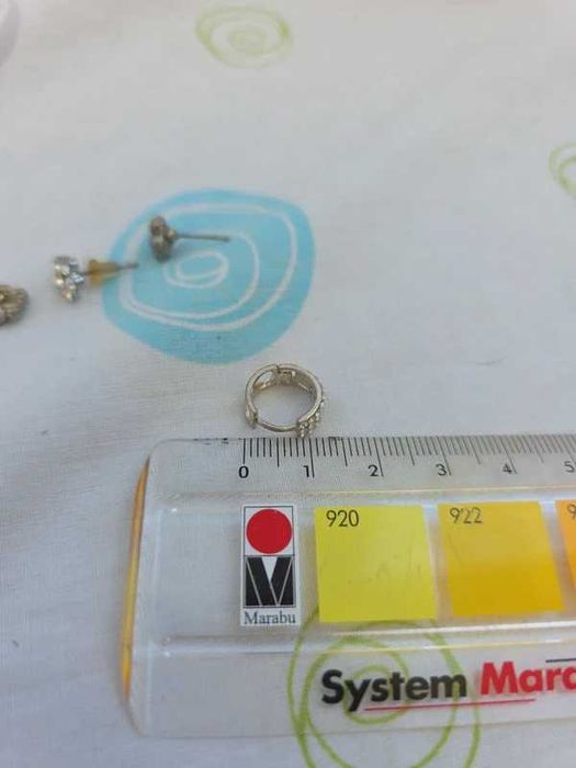 Conjunto / lote de vários brincos com brilhantes em falta