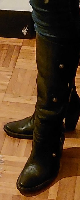 Botas cano alto em pele