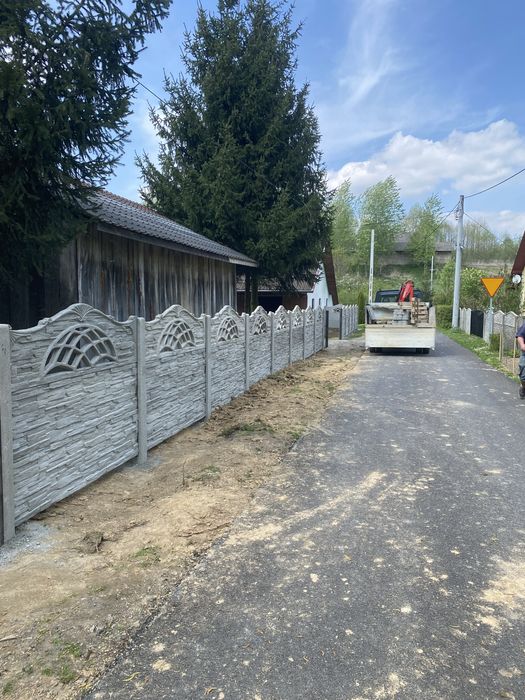 Montaż bram, ogrodzeń panelowych 3D,z siatki oraz ogrodzeń betonowych.