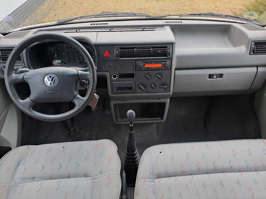 VW T4 Caravella 02r. 2,5tdi/88KM 9 osobowy (z możliwością spania)