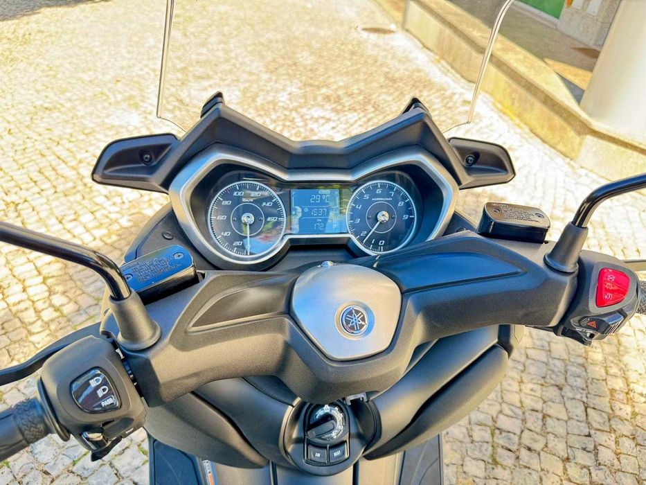 Yamaha X-MAX 300