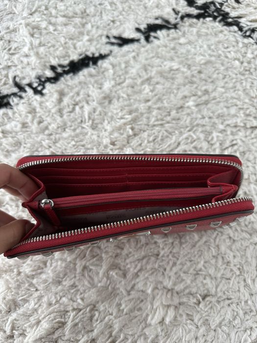 Carteira vermelha com tachas Michael Kors