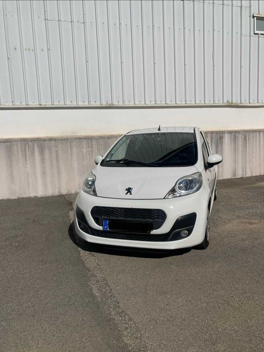 Peugeot 107 Automático 2014 – 5 portas – Gasolina – Manutenção completa