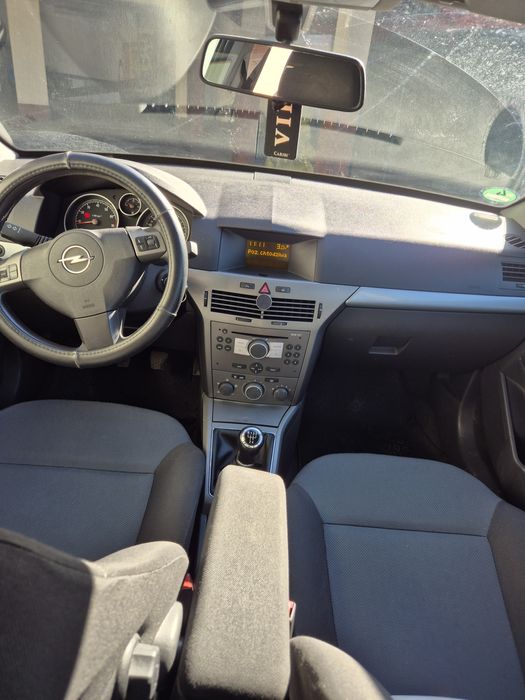 Opel Astra H 2004 1,6 benzyna