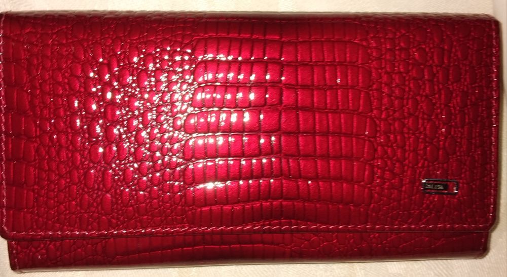 Продам новый кошелёк из натуральной кожи высшего сорта.