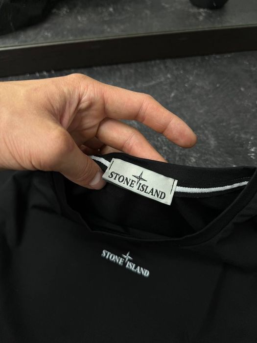 Футболка STONE ISLAND з нових колекцій в чорному та білому кольорі