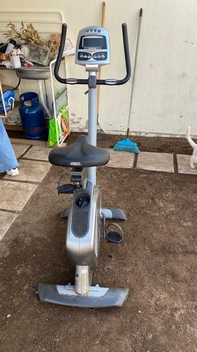 Bicicleta estática BH Fitness