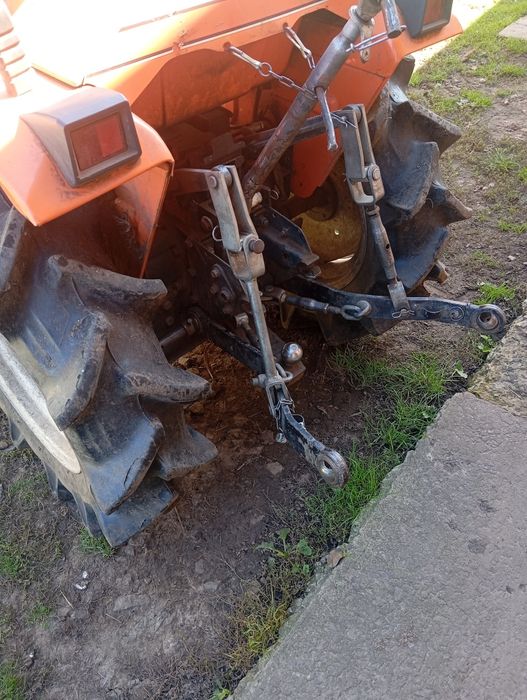 Кубота б1_15 трактор в хорошому стані деталі по телефону