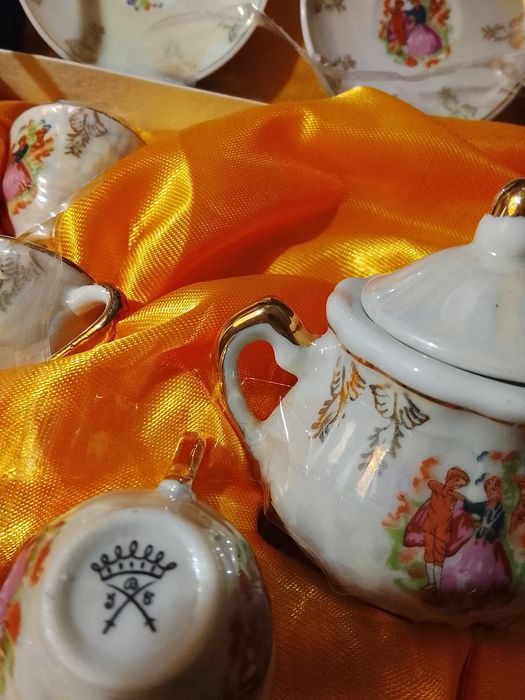 Продам японський мініатюрний колекційний порцеляновий чайний сервіз