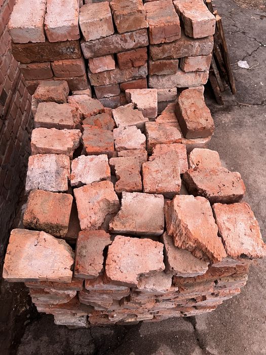 Продам цеглу кирпич б/у є 3000шт.