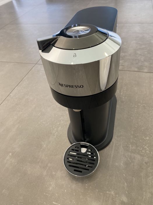 Maquina Café Vertuo Next Deluxe Pure Chrome Nespresso