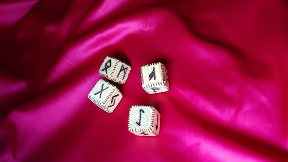 Скандинавские руны-кубики Эдда