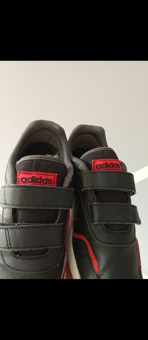 Czarne chłopięce buty adidas na rzepy 33