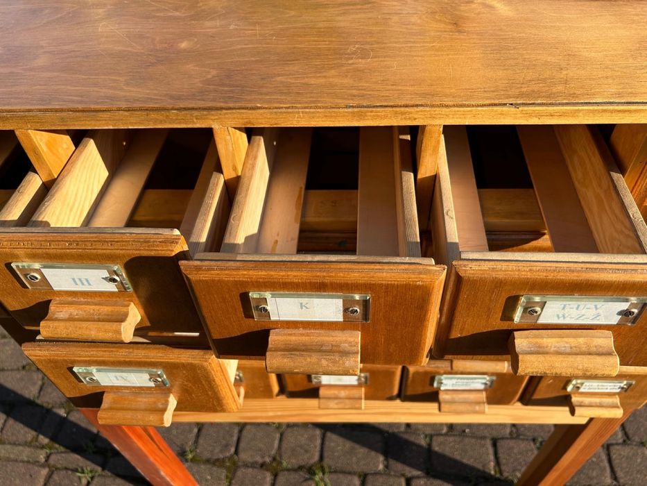 Szafka biblioteczna
