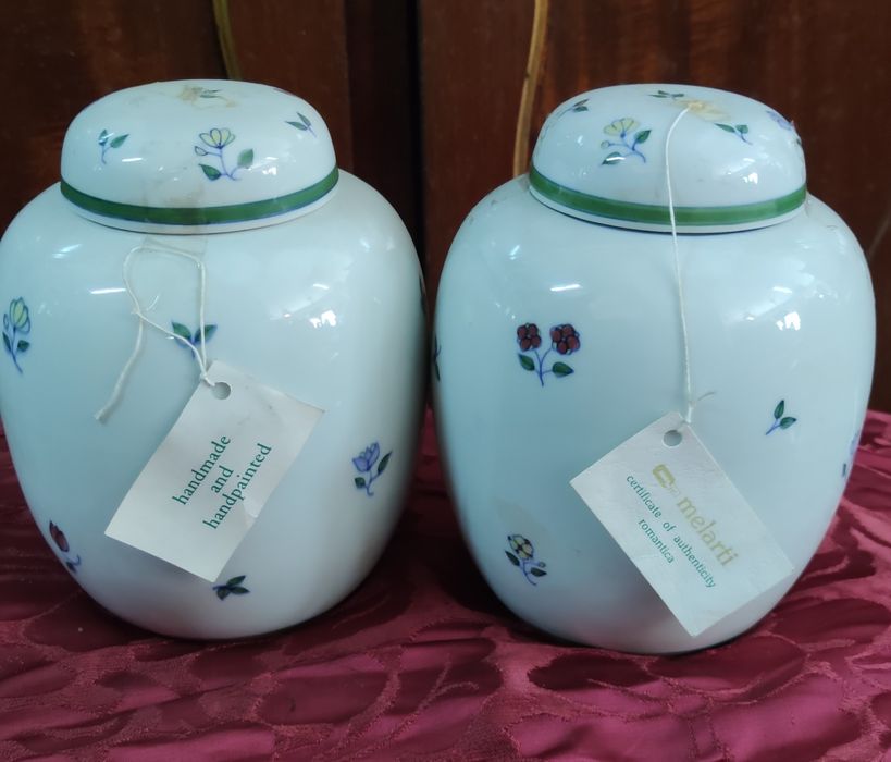 Par de potes porcelana.