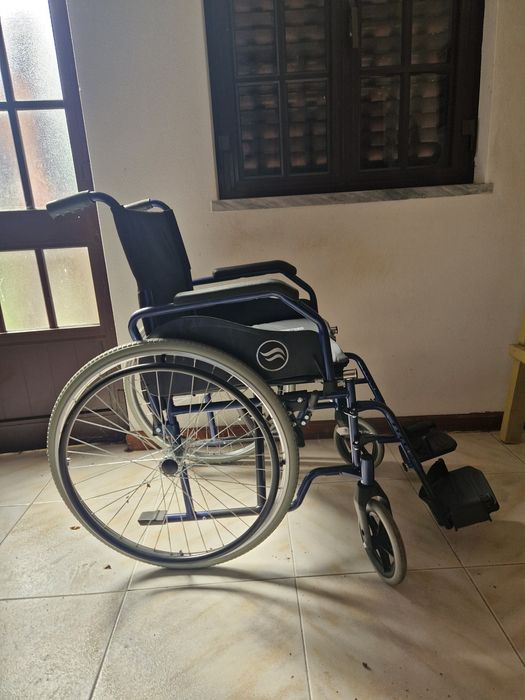Cadeira de Rodas Breezy 90/Dobrável – Excelente Estado + Almofada Incluída