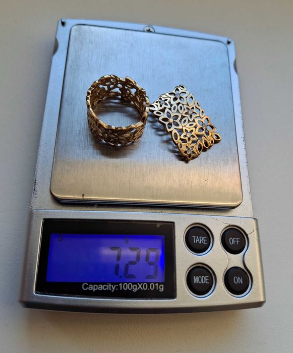 Złoty pierścionek z zawieszką