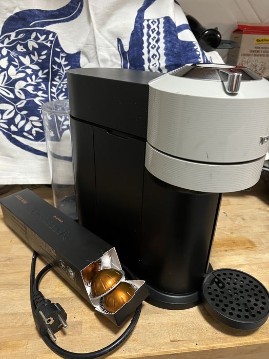 Maquina nespresso vertuo + capsulas