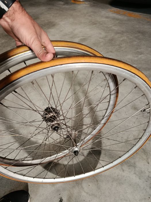 Dou rodas para desocupar