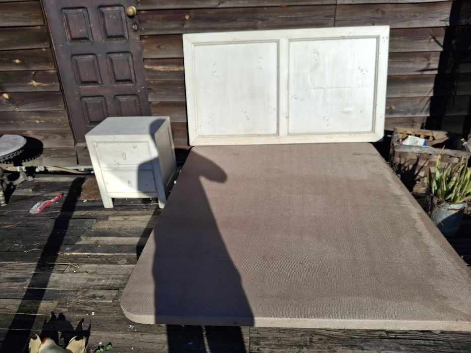 Cama de casal em ferro e madeira