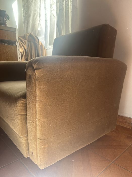 Dois sofas sao os dois iguais por isso so torei foto a um 50€