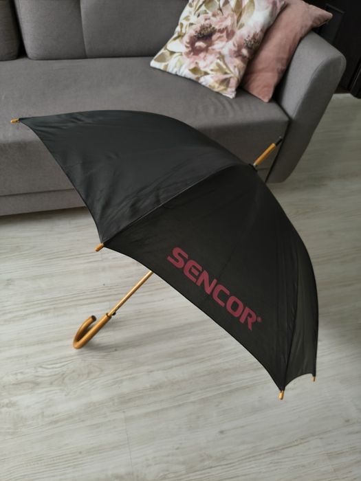 Czarny duży nowy parasol Sencor