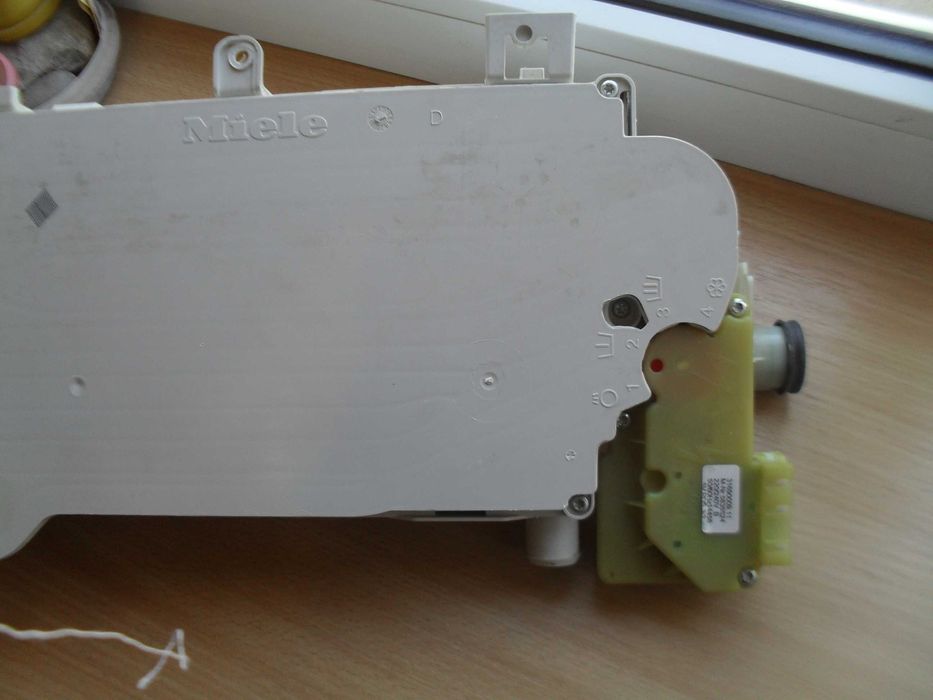 Распределитель воды стиральной машинки MIELE W3364