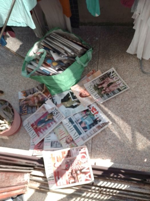 Revistas Vivre cotés de Paris cada 2E.-Revistas Hola cada 2E Desde 2E.