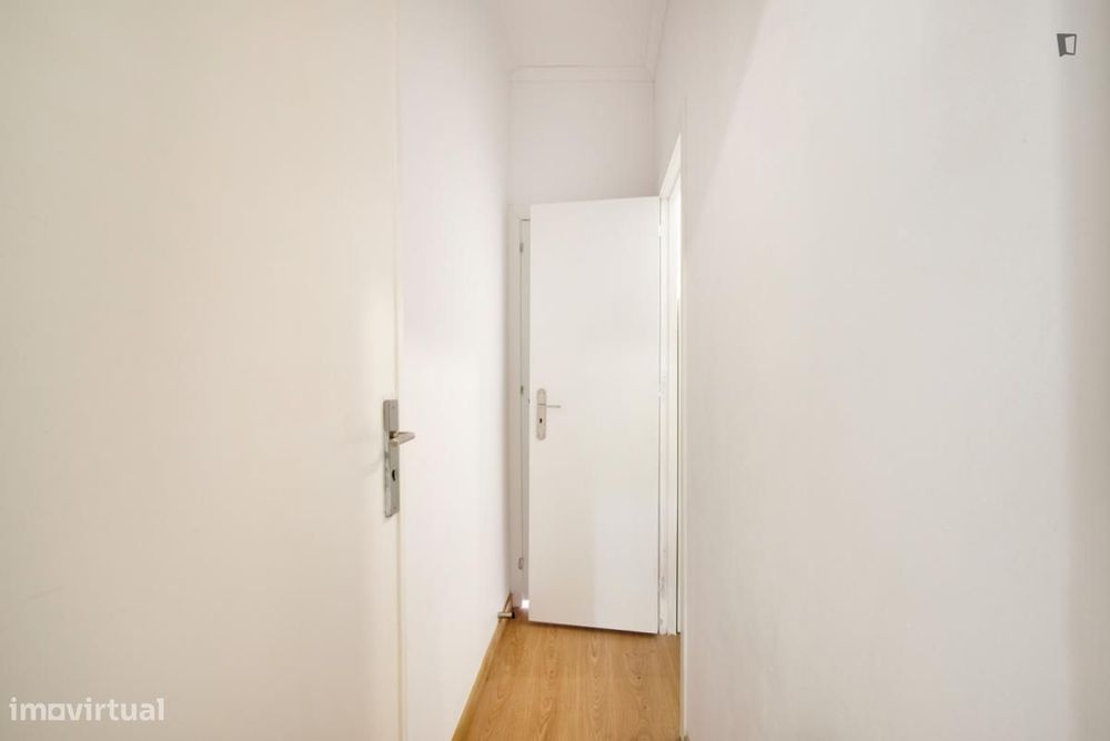 Quarto - localizado em Benfica Lisbon