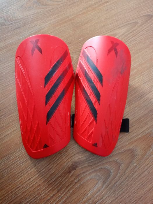 Ochraniacze  piłkarskie Adidas rozm. L