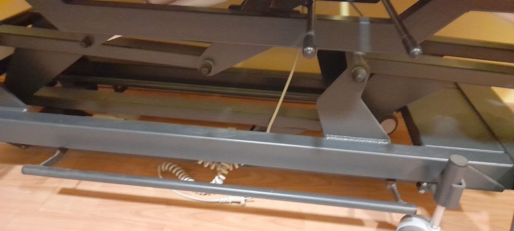 Stół rehabilitacyjny elektryczny 3-sekcyjny do terapii manualnej-CHIRO