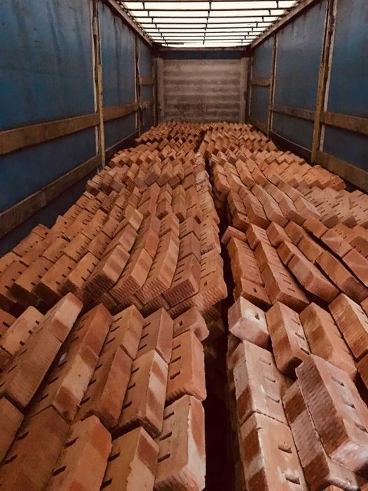 Глиняна пластичного формування цегла  марок М100-М200