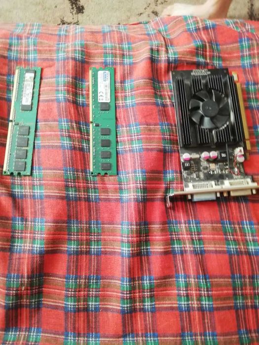 Відеокарта NVIDIA GeForce 210 та оперативна пам'ять DDR2