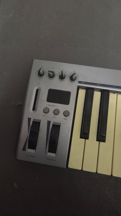 Piano MIDI 61 Teclas acorn