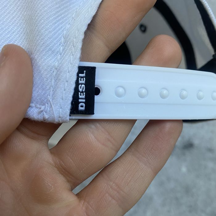 Біла кепка Diesel