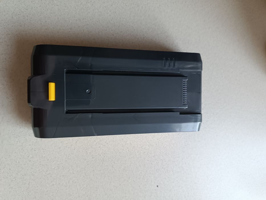 // Odkurzacz pionowy Laresar X11 - akumulator, bateria