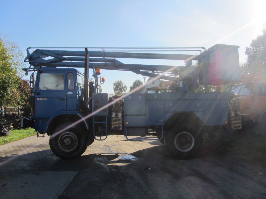 Podest, zwyżka,podnośnik na samochodzie ciężarowym 4x4