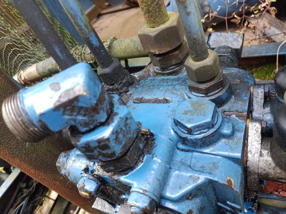 Rozdzielacz Hydrauliczny dwusekcyjny Dźwignie Reczne