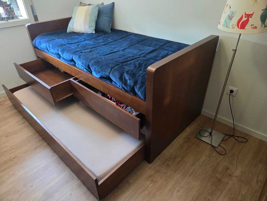 Cama dupla de solteiro com gavetões