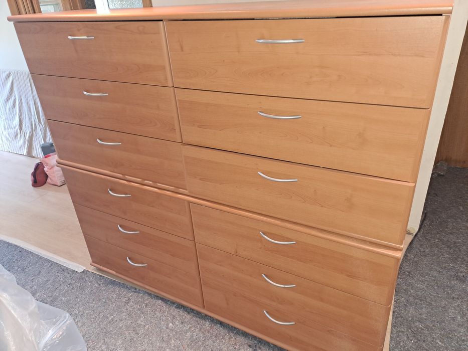Comoda dupla de 6 gavetas  são duas vendo em separado
