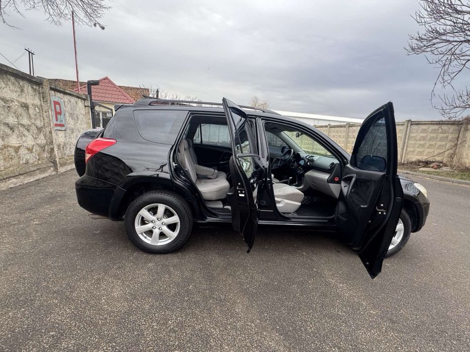 Продается TOYOTA RAV4